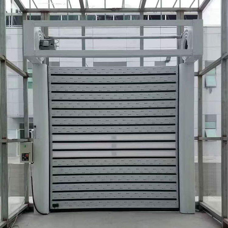 Hög hastighetsstabilitet hård paneldörr